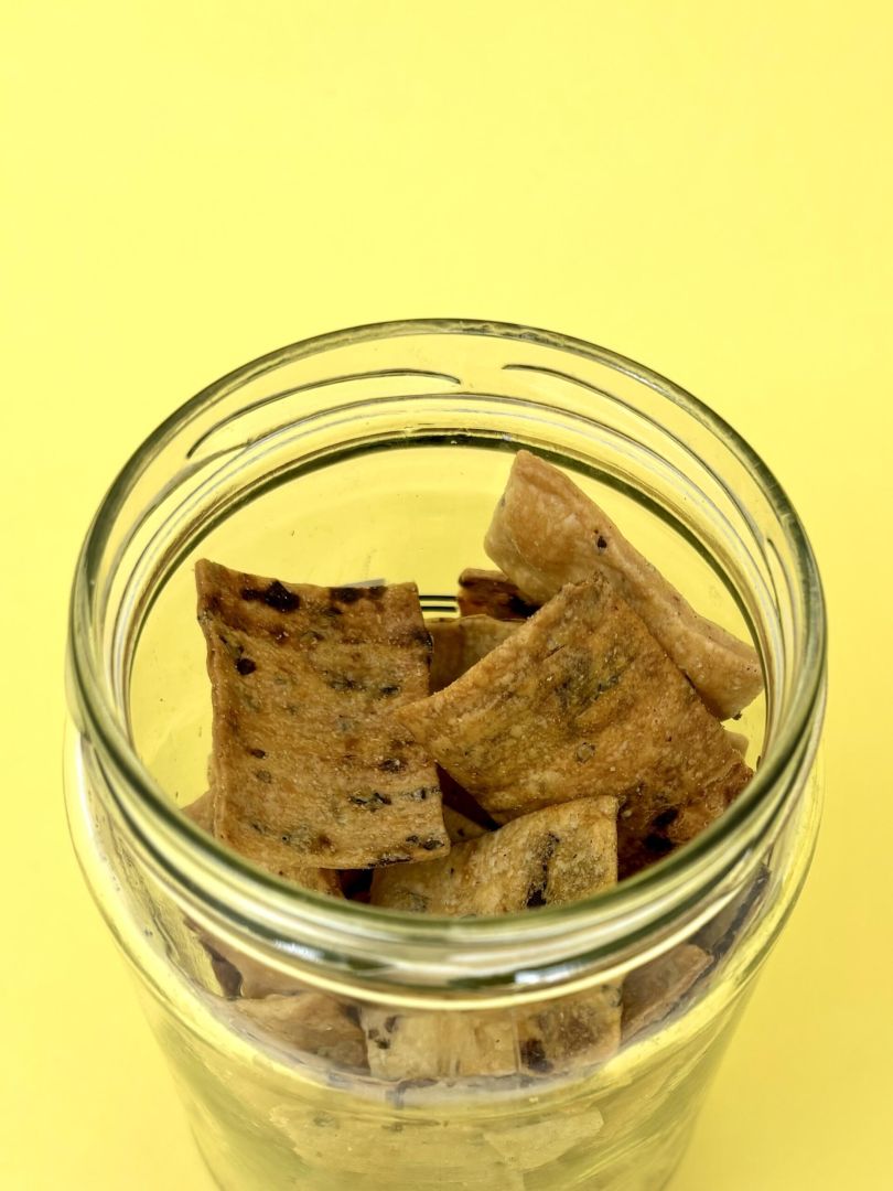 Crackers aux tomates s&eacute;ch&eacute;es et basilic - "Revolution 909"