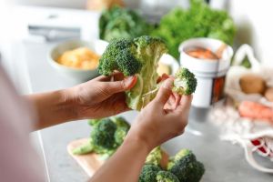 Bol d&rsquo;hiver vegan au brocoli, carotte et betterave